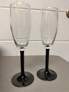 Black Twisted Stem Champagne Flutes - Home Kitchen